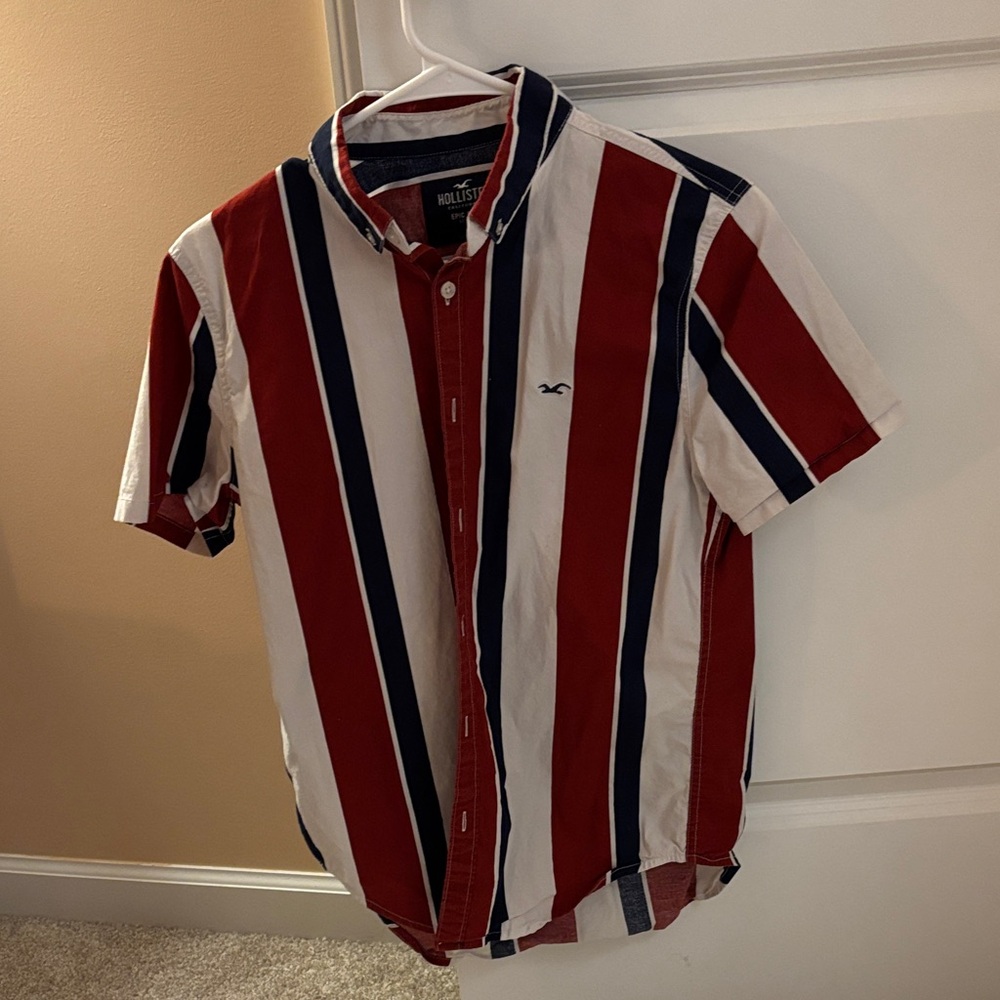 Hollister Men's Red, White, and Blue Striped Shirt